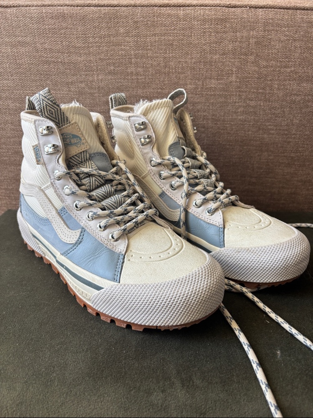 Vans High-Top Winter insulated Sneakers in Cream & Light Blue